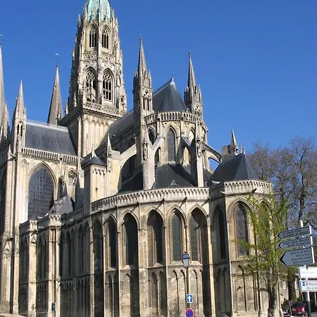 In Bayeux, Cleaning Included Casa de Férias